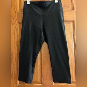 NWT Old Navy Women's Black Knit Capri Leggings. Sz. Petite Large. Super comfy.
